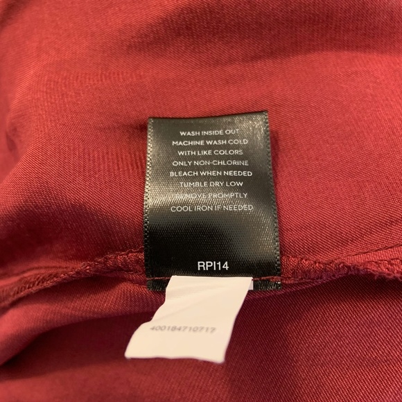 NWOT Simply Vera Wang Silky Red Bell Sleeve Blouse - Picture 11 of 11